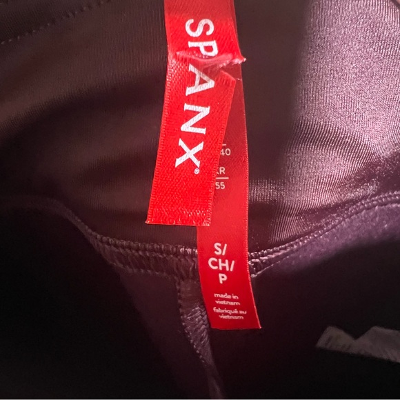 Spanx Burgundy Faux Patent Leather Leggings Size S/P - Picture 5 of 6